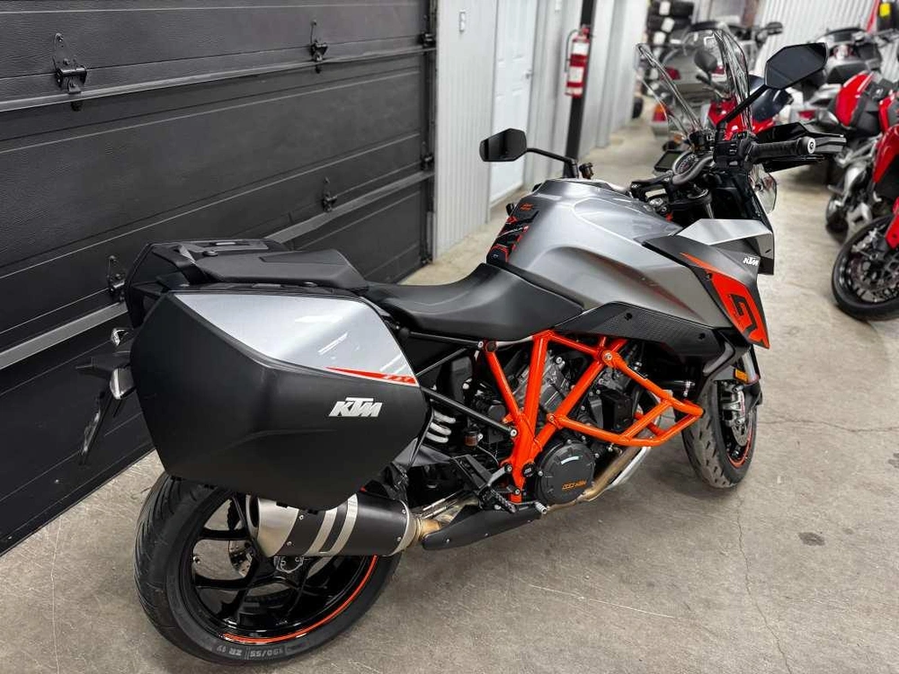 Ktm 1290 Super Duke Gt 2017 alt