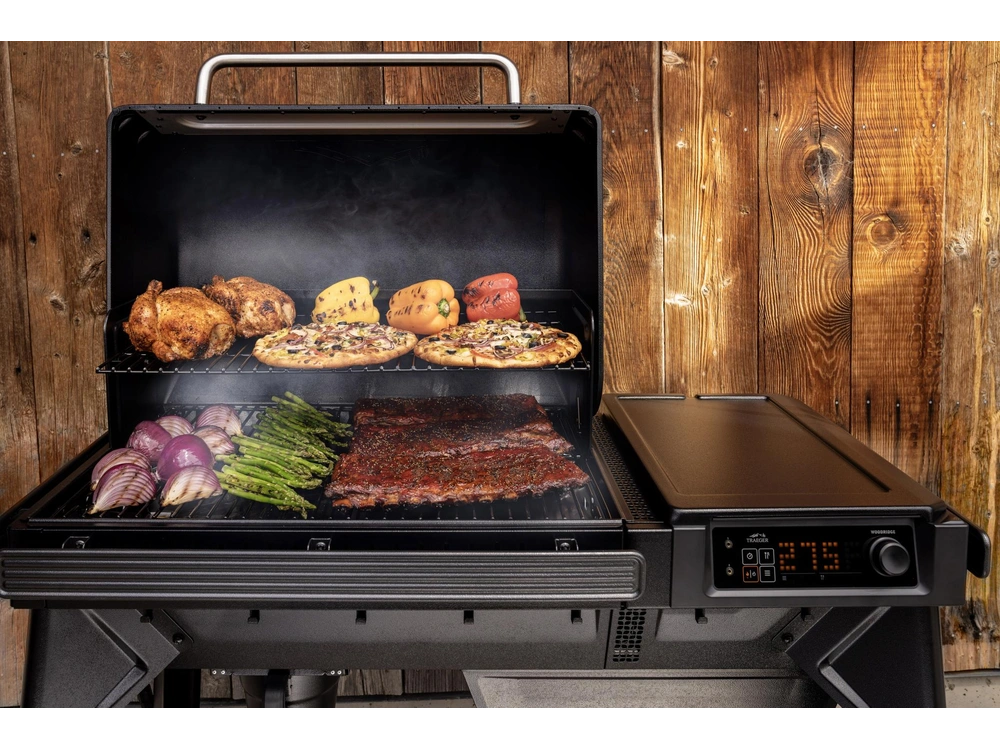 2025 Traeger Woodridge alt