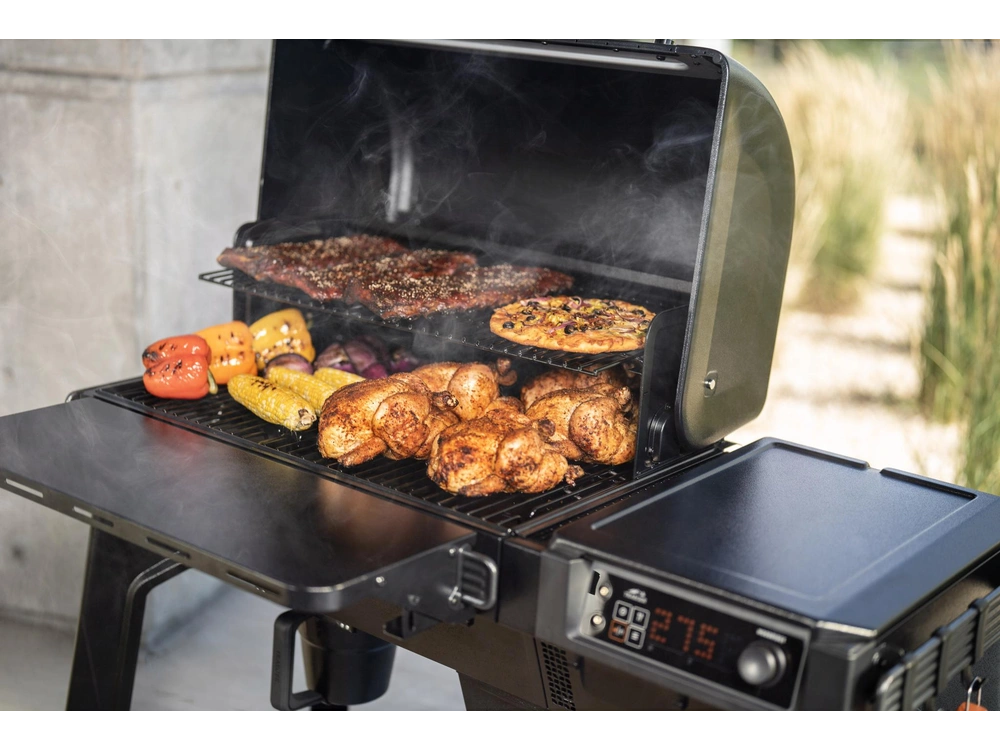 2025 Traeger Woodridge alt