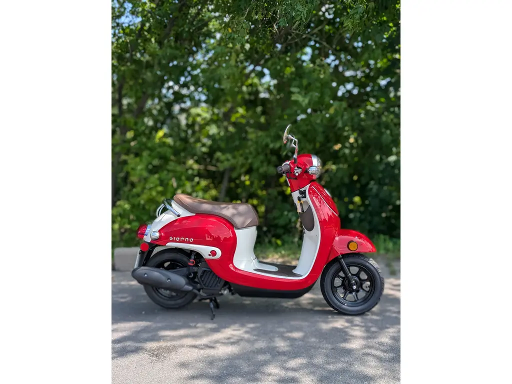 Honda GIORNO 🛵 Scooter Vespa ?!?! Non non non 😅 2025