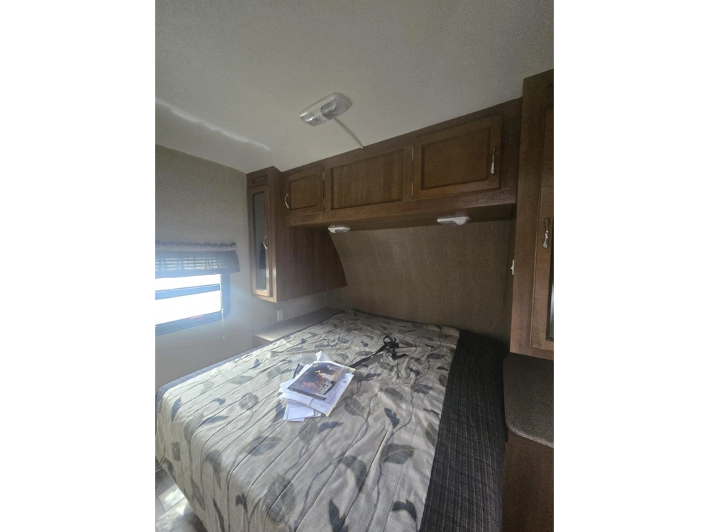 2016 Coachmen Catalina 273dbs As Is!! alt