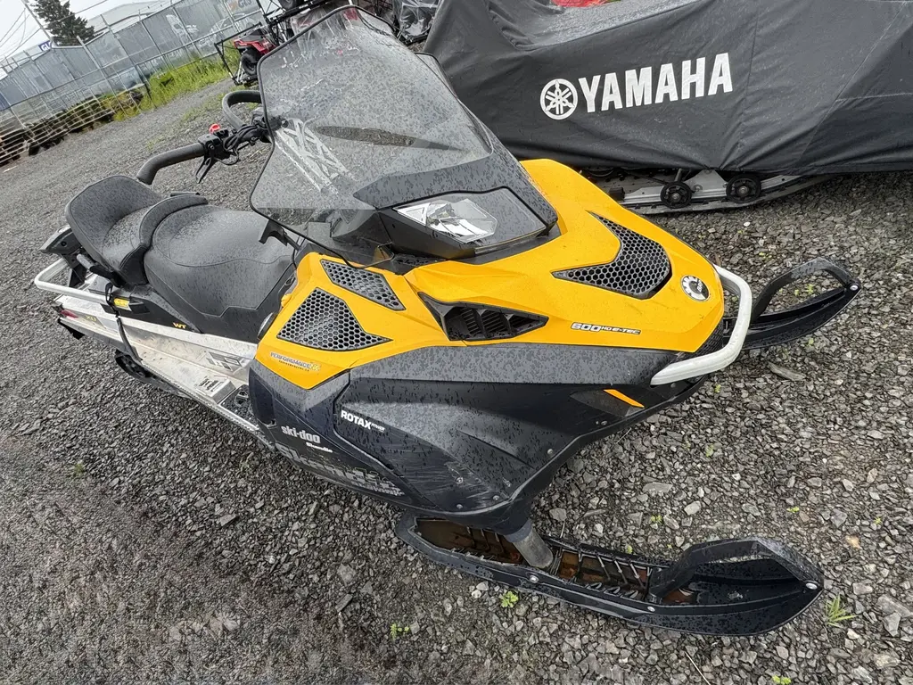 Ski-Doo SKANDIC 600 HO E-TEC  2015