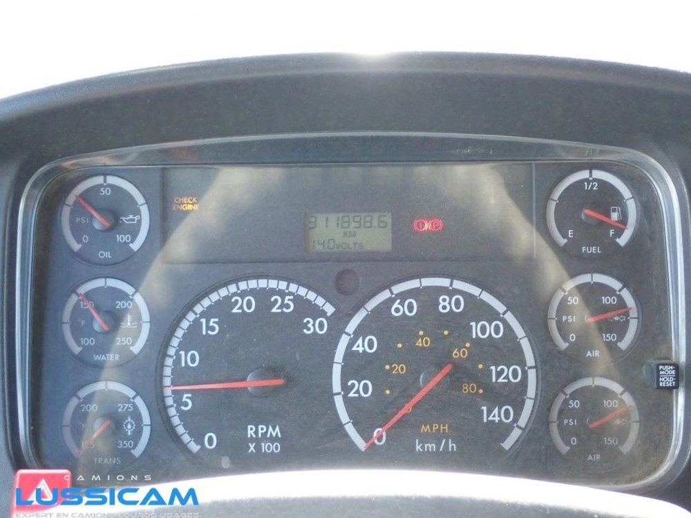 Freightliner M2106 2005