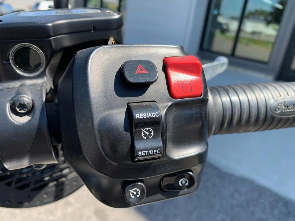 Indian Motorcycle Chief Dark Horse 2017 alt