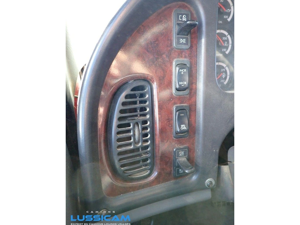 Freightliner M2106 2005