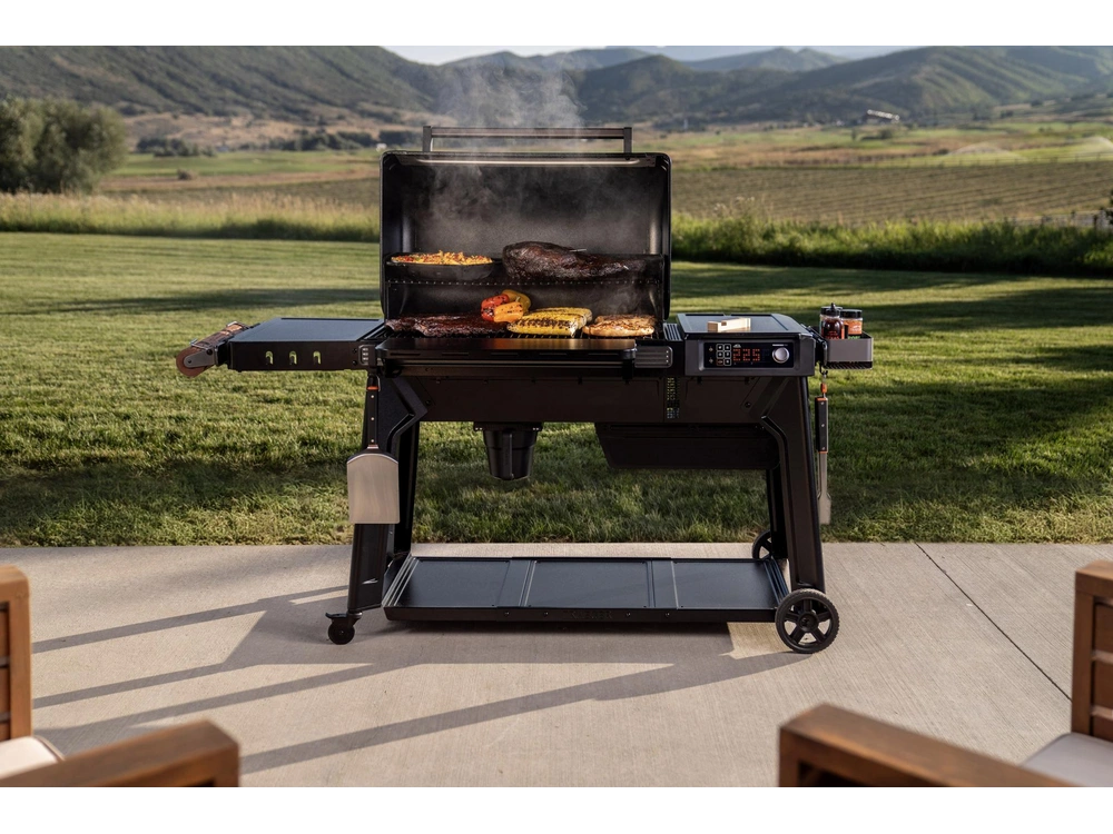 2025 Traeger Woodridge Pro alt