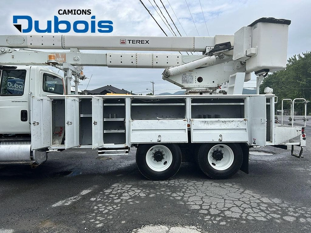International 7400 2007 alt