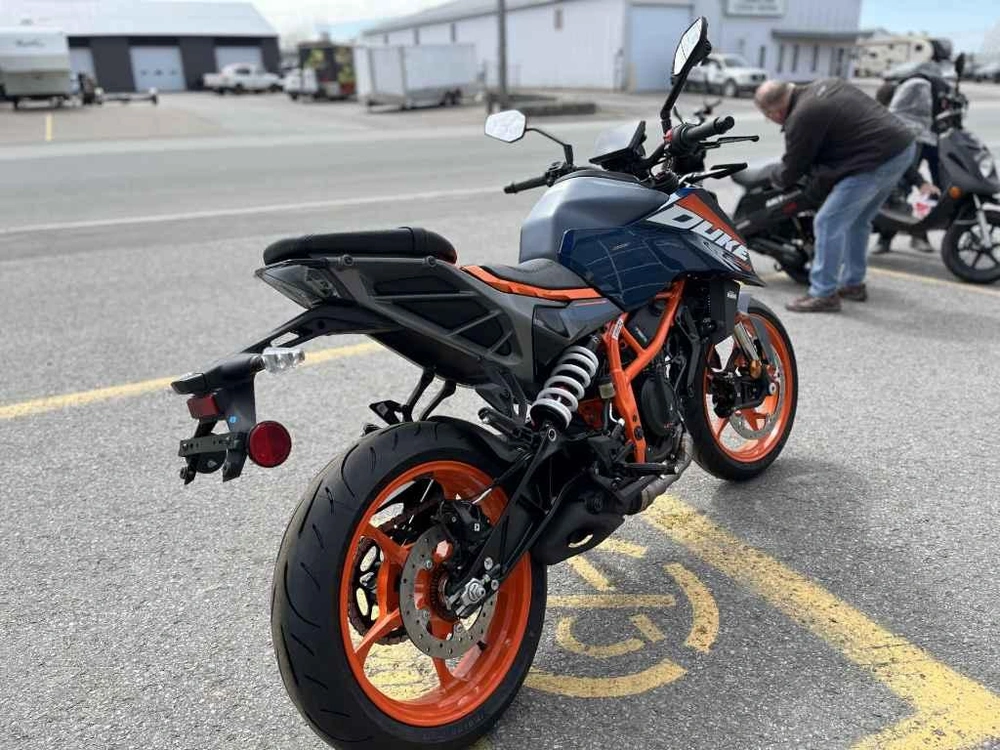 Ktm 390 Duke 2024 alt