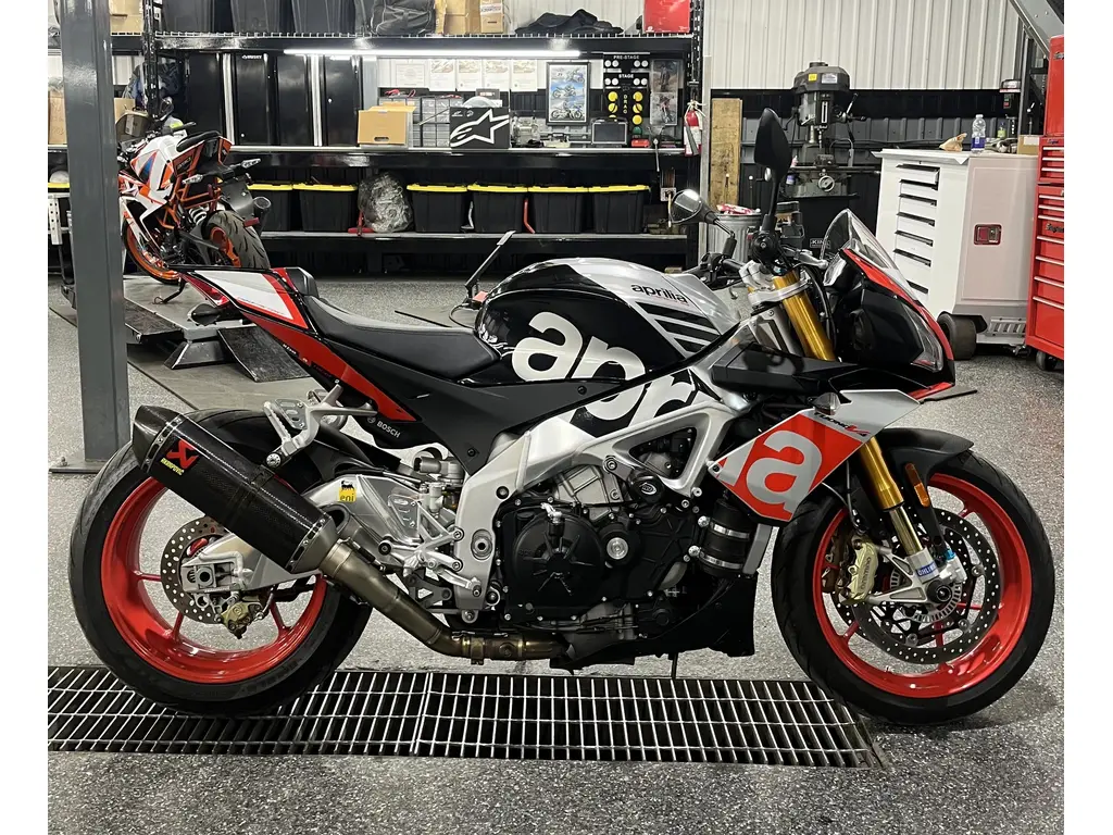 2016 Aprilia TUONO 1100