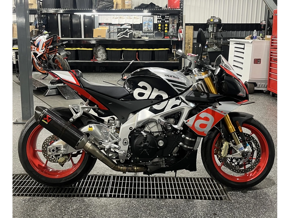 Aprilia Tuono 1100 2016 alt