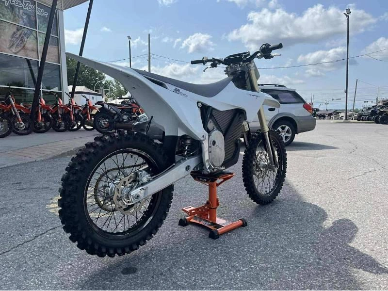 2023 Stark Future Varg Mx alt