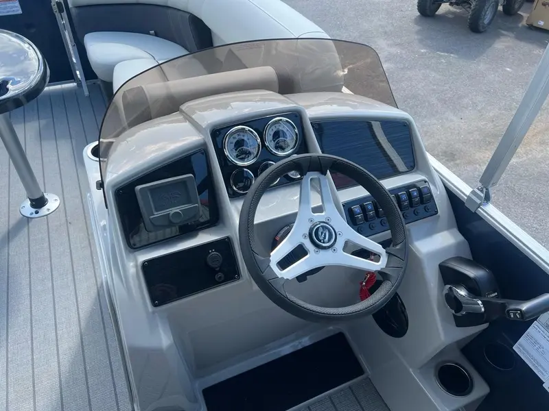 Sylvan MIRAGE 820 PARTY FISH 2026