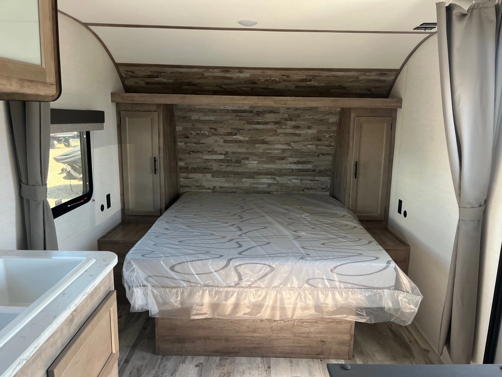 2025 Gulf Stream 248bh Ameri-lite Travel Trailer alt