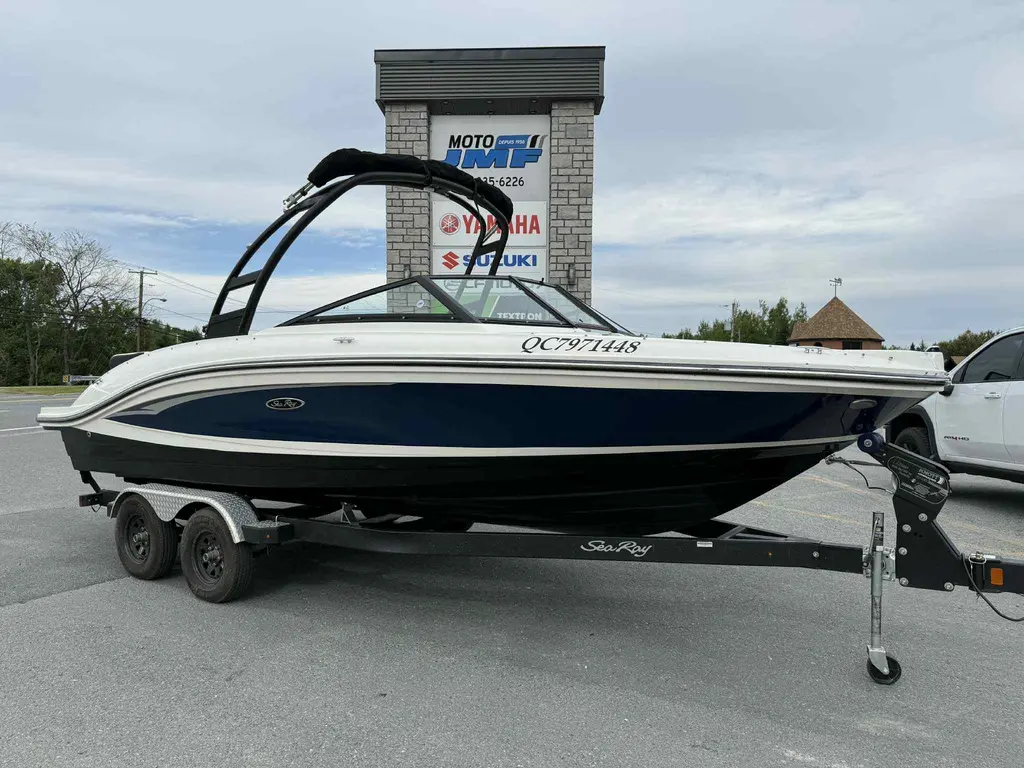 2022 Sea Ray SPX 210