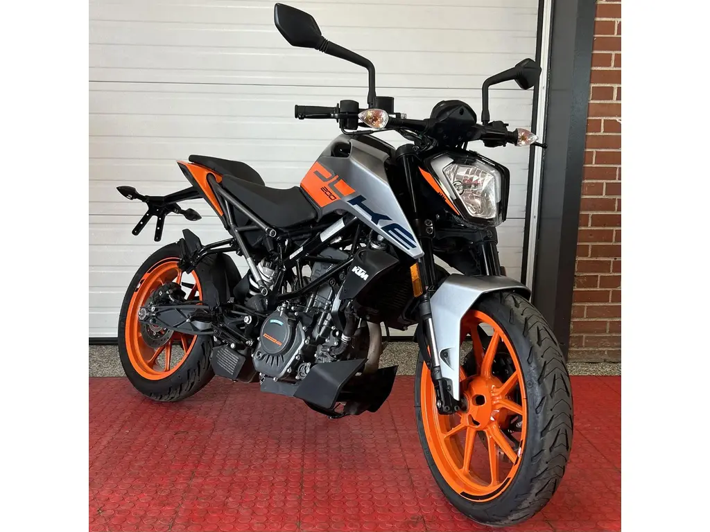 2023 KTM 200 Duke