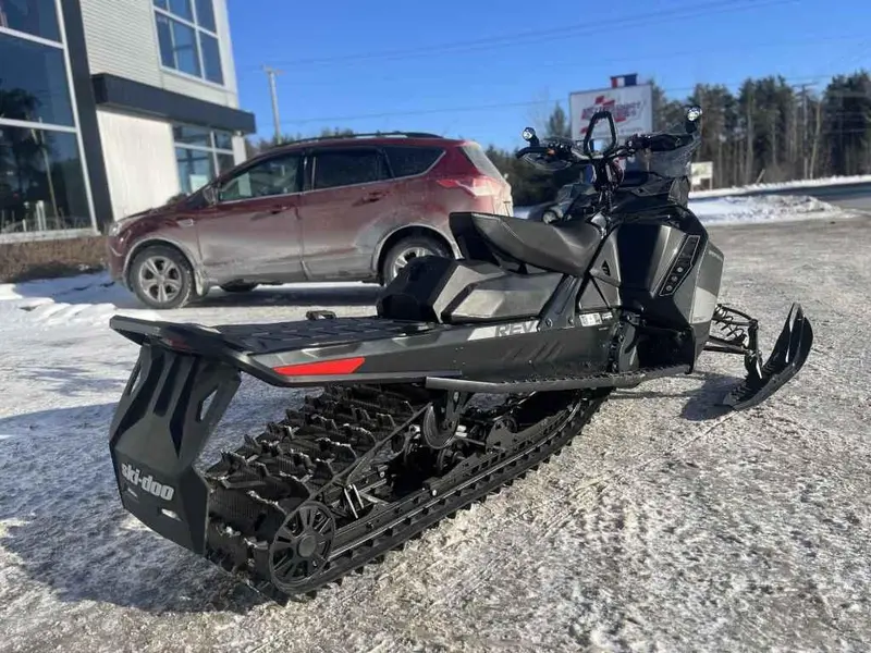 2020 Bombardier BACK COUNTRY 146