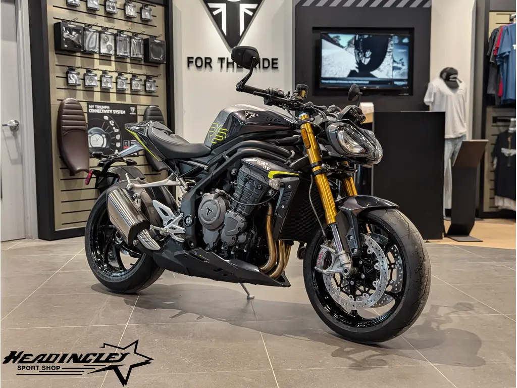 2025 Triumph Speed Triple 1200 RS // Granite/Triumph Performance Yellow