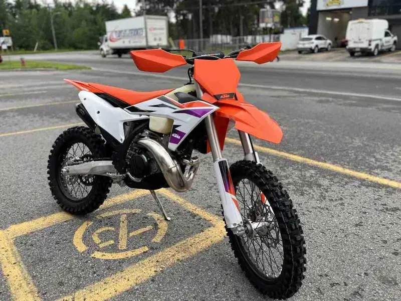 2024 KTM 250 XC thumbnail 3