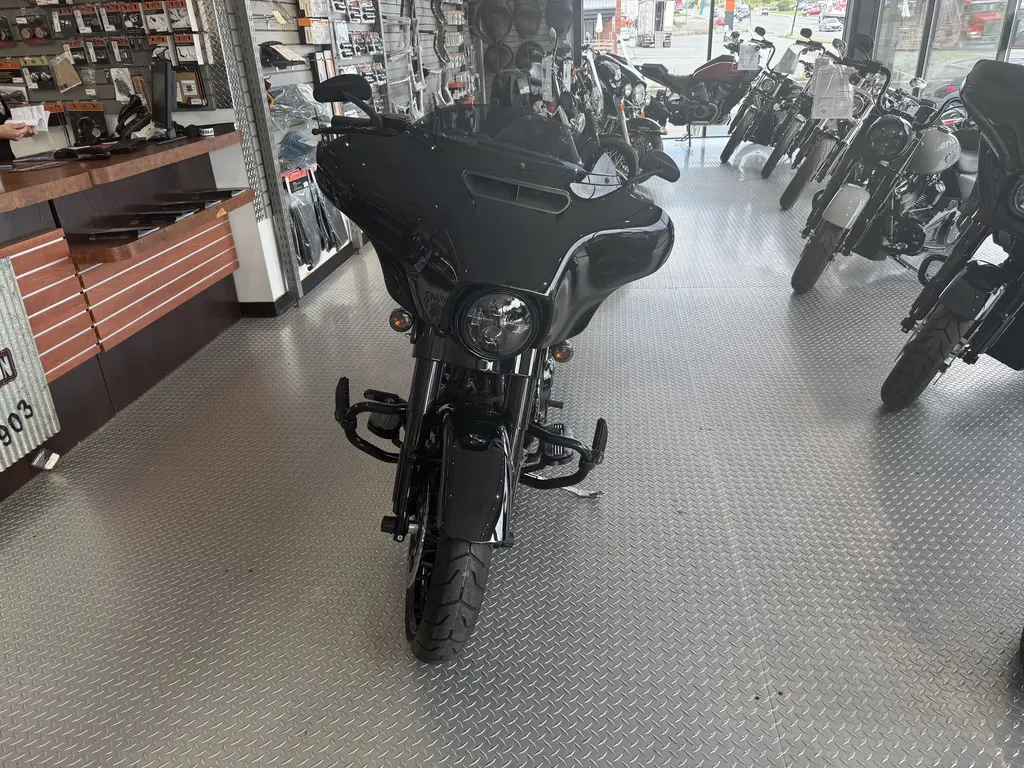 Harley-Davidson FLHXS  2021