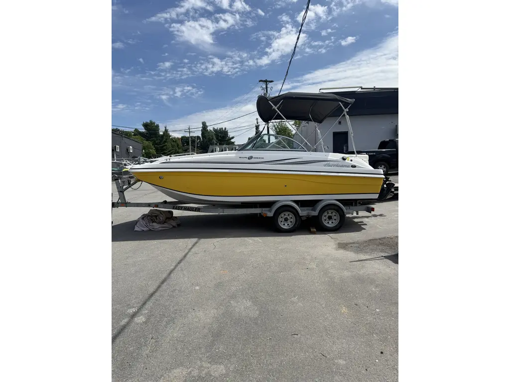 2015 Hurricane 187 Sundeck + trailer