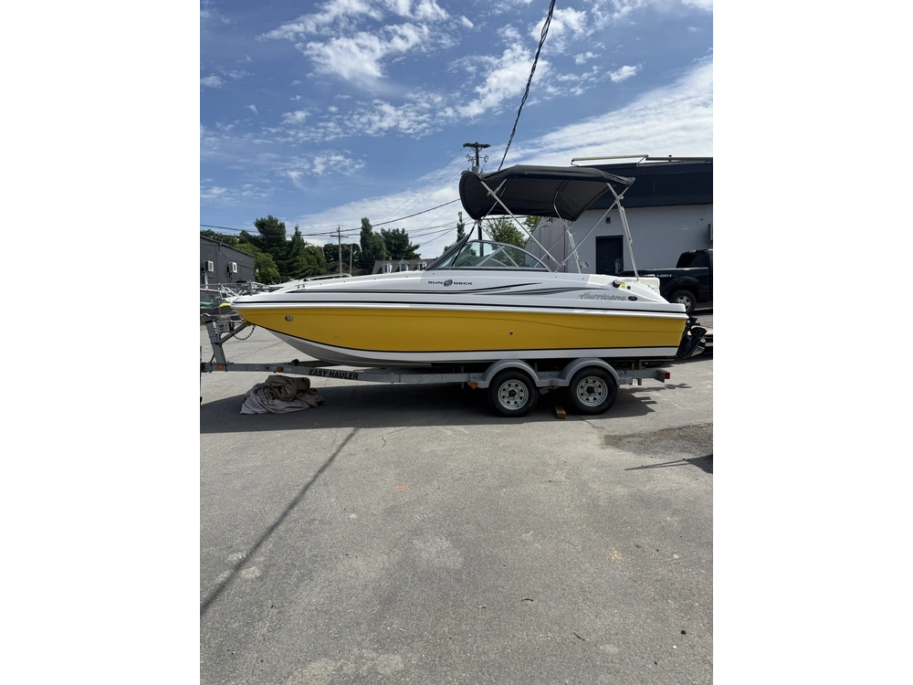 2015 Hurricane 187 Sundeck + Trailer