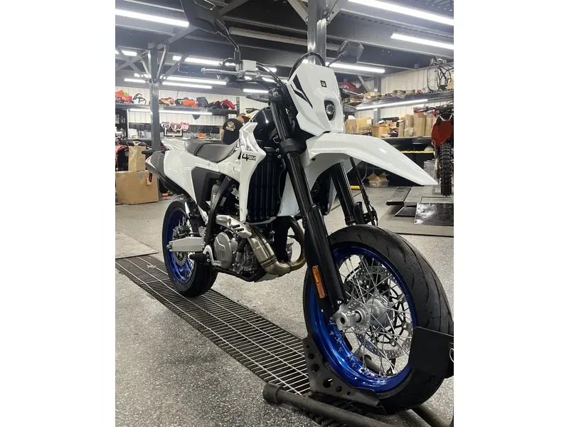 2025 Suzuki DR-Z4SM thumbnail 8