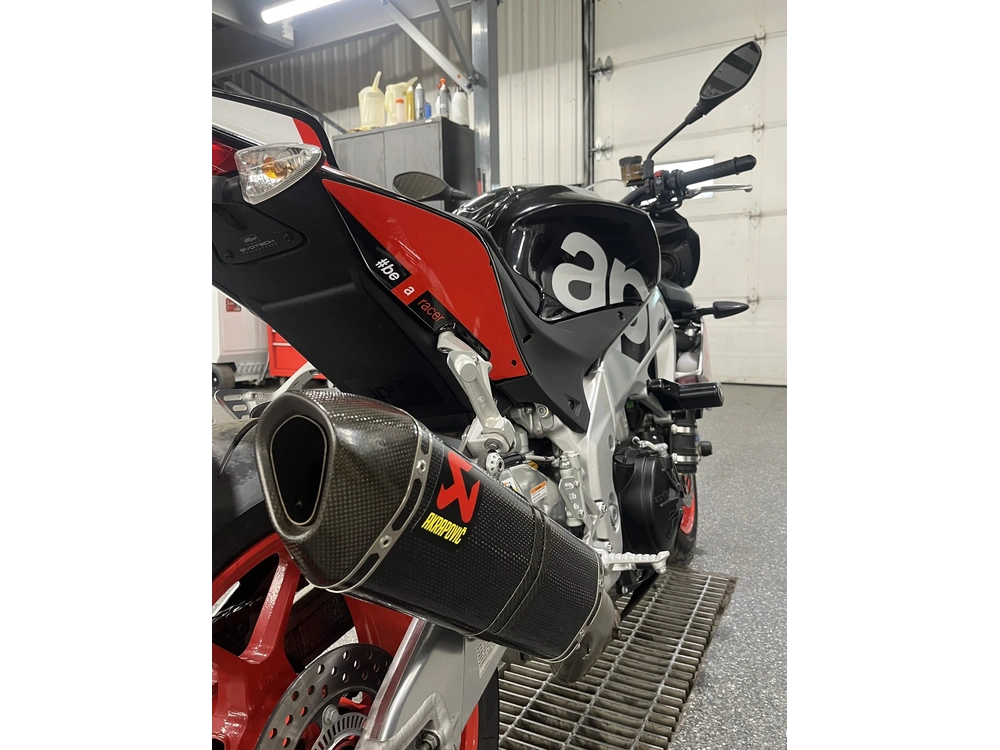 Aprilia Tuono 1100 2016 alt
