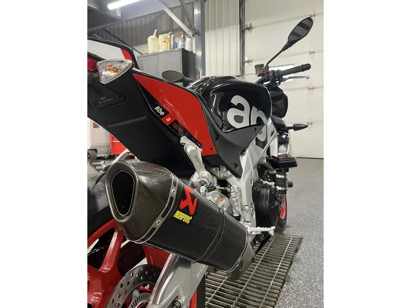 2016 Aprilia TUONO 1100