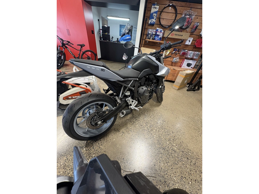 Suzuki Gsx-8s 2024 alt