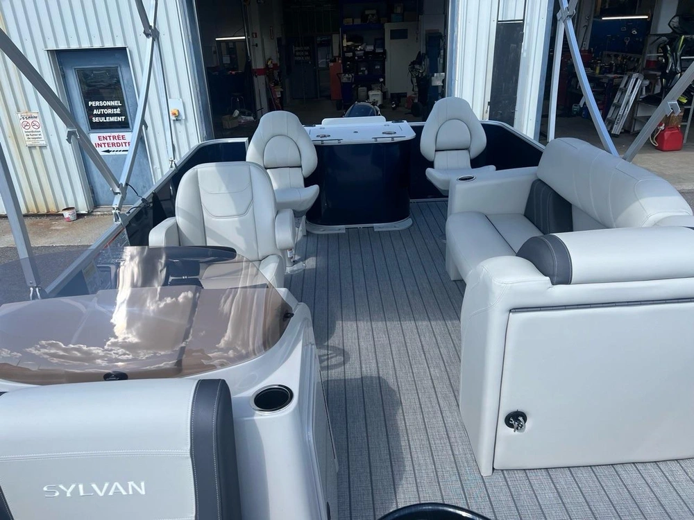 Sylvan Mirage 820 Party Fish 2026 alt