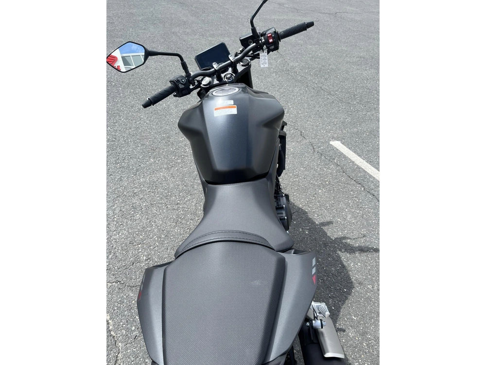 Honda Cb750 2025 alt