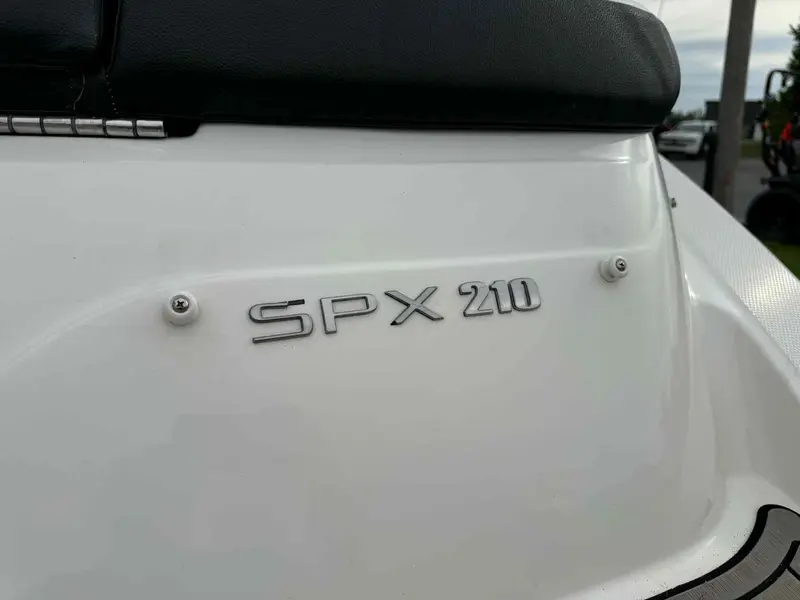 Sea Ray SPX 210 2022