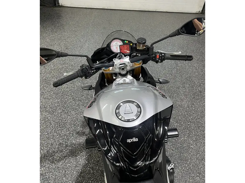 2016 Aprilia TUONO 1100