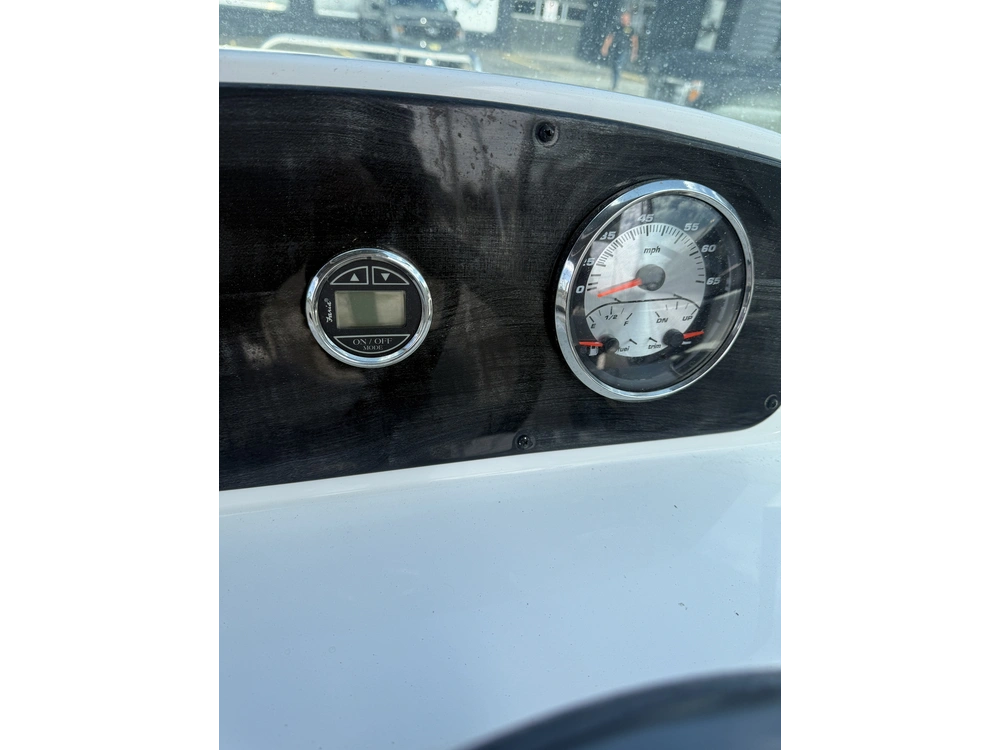 2015 Hurricane 187 Sundeck + Trailer