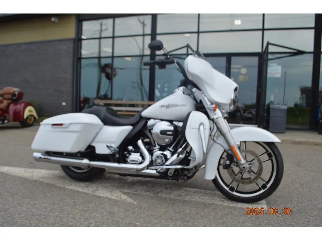 2016 Harley-Davidson FLHXS
