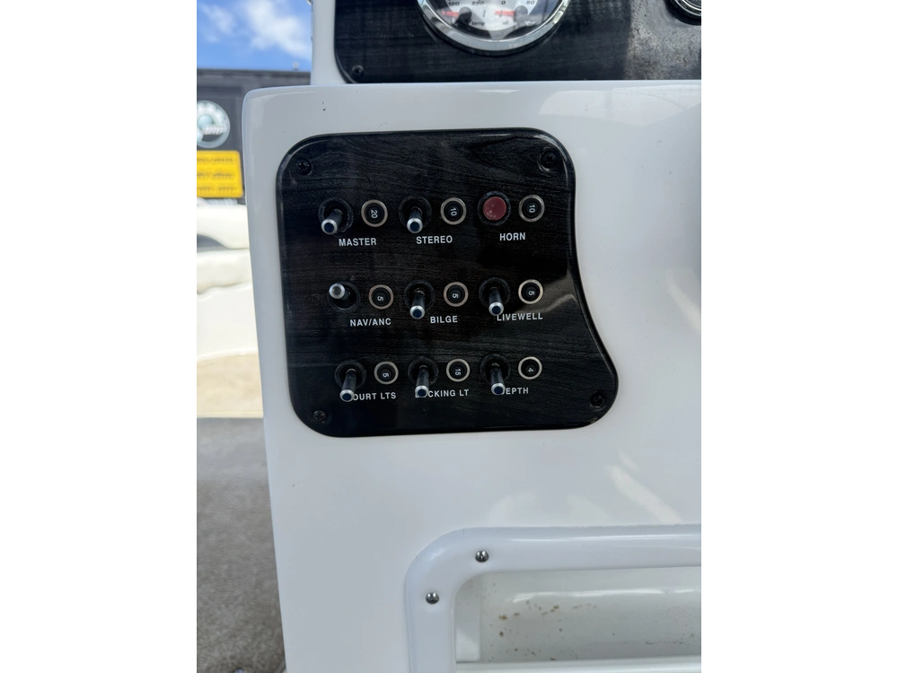 2015 Hurricane 187 Sundeck + Trailer