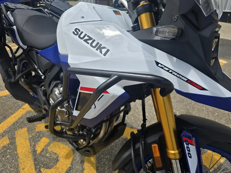 2025 Suzuki V-STROM 800DE thumbnail 11