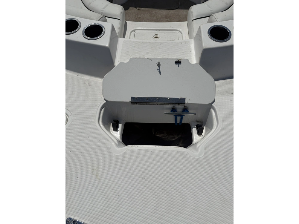2015 Hurricane 187 Sundeck + Trailer