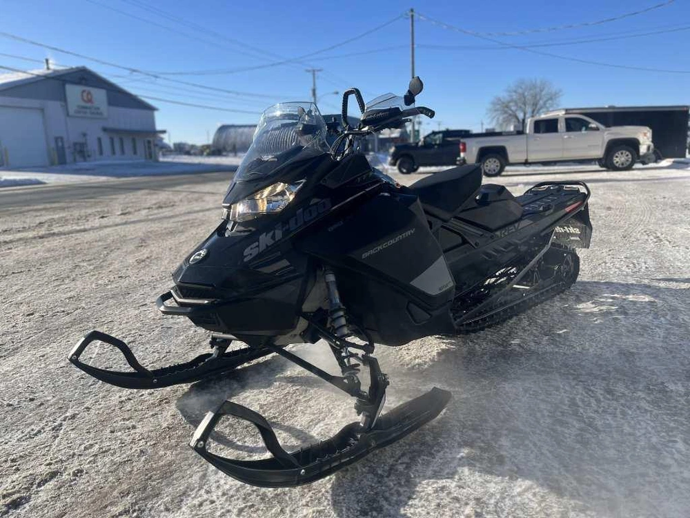 Bombardier Back Country 146 2020 alt