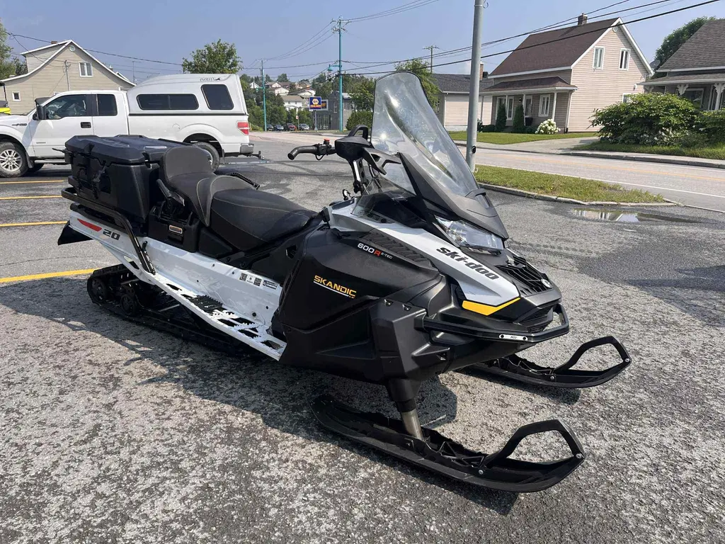 2025 Ski-Doo SKANDIC WT 600R