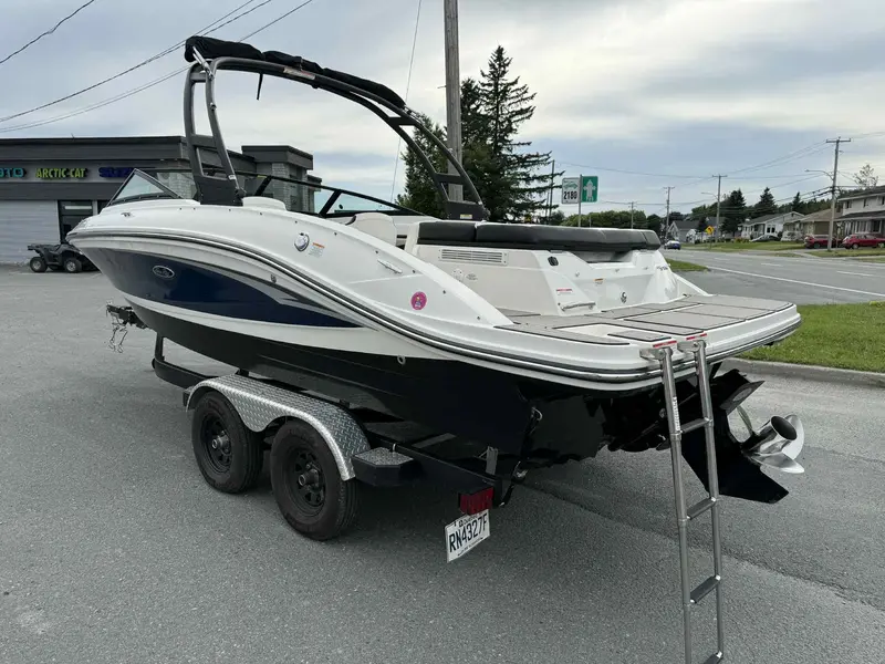 Sea Ray SPX 210 2022