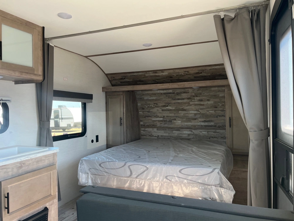 2025 Gulf Stream 248bh Ameri-lite Travel Trailer alt