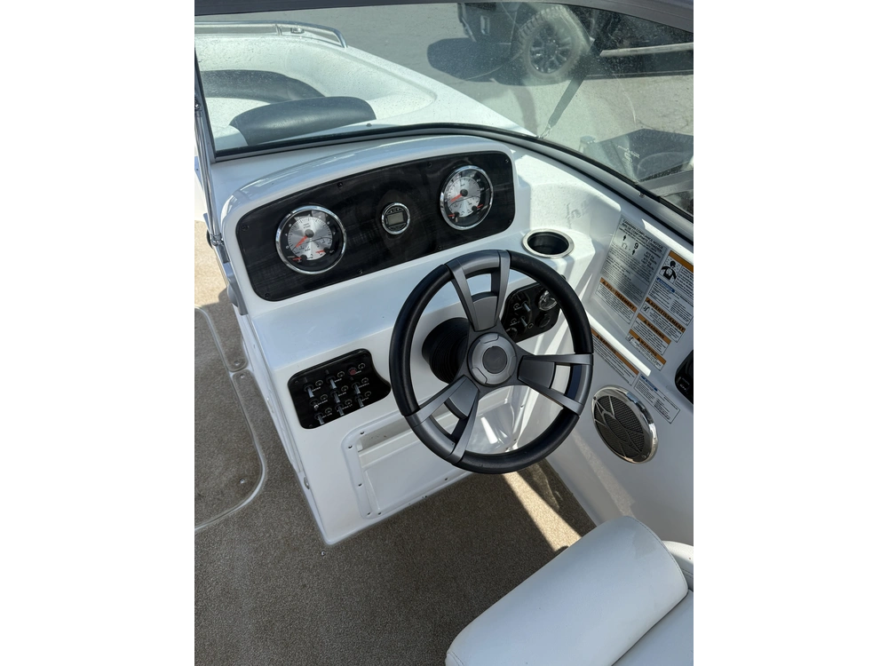 2015 Hurricane 187 Sundeck + Trailer