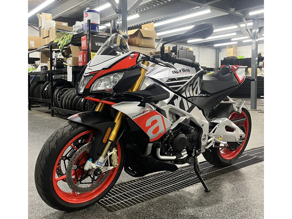 Aprilia Tuono 1100 2016 alt