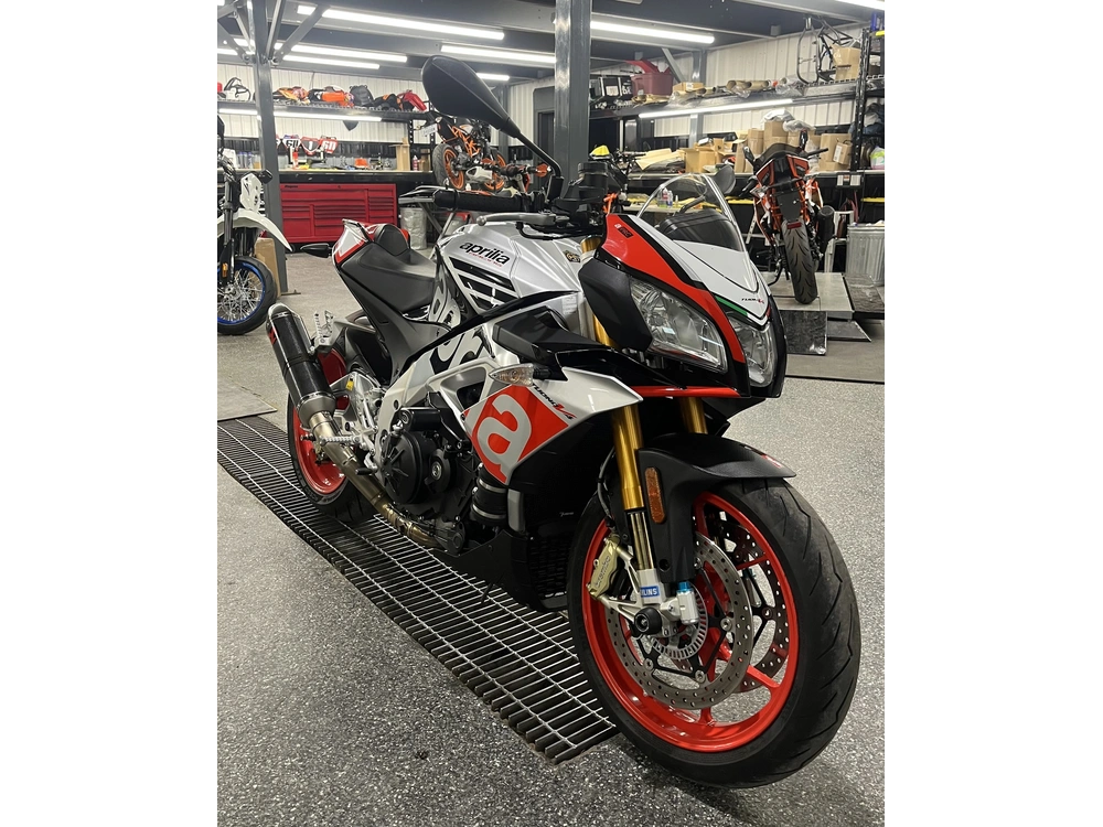 Aprilia Tuono 1100 2016 alt