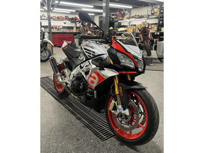 2016 Aprilia TUONO 1100