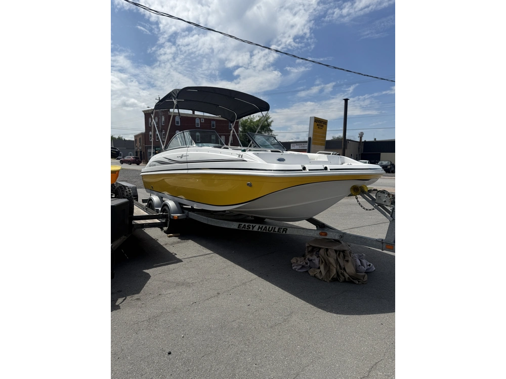 2015 Hurricane 187 Sundeck + Trailer