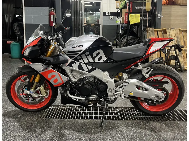 2016 Aprilia TUONO 1100