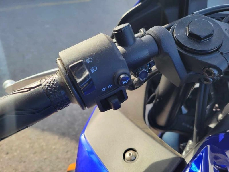 2023 Yamaha Yzf-r3 alt