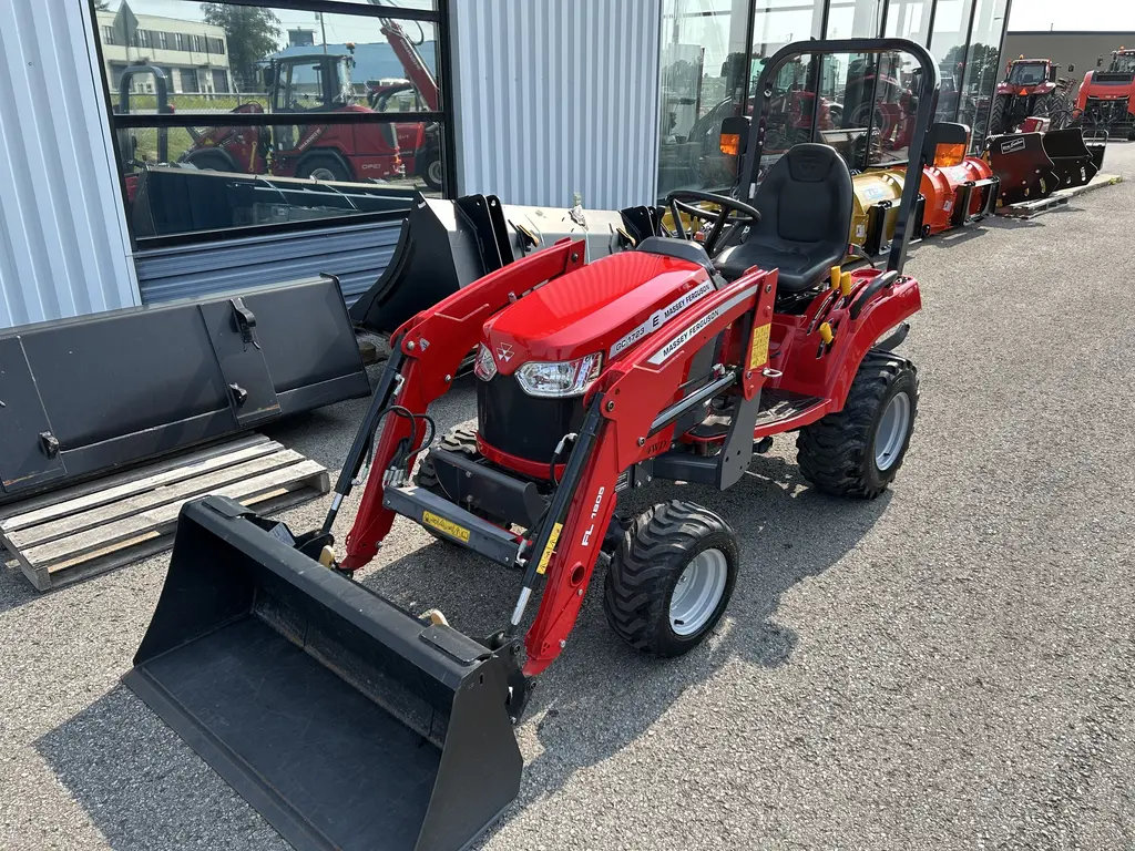 Massey Ferguson GC1723E 2023